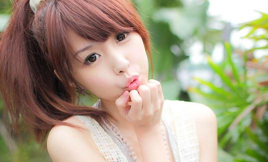 如何把粗花呢編進(jìn)辮子里？