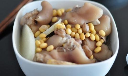 營養(yǎng)滋補(bǔ)湯食譜：五福臨門煲的做法
