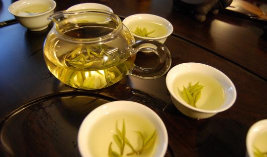 喝綠茶有什么好處？喝綠茶可以防曬