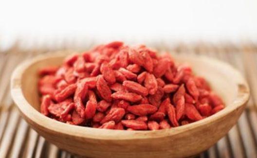如何通過(guò)飲食來(lái)調(diào)理皮膚？