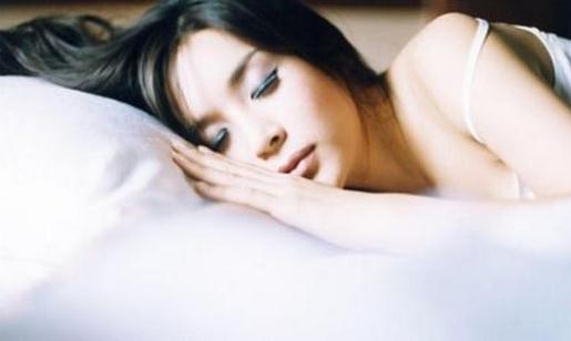 睡前吃什么好睡覺？失眠的原因