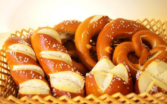 面包的營(yíng)養(yǎng)價(jià)值：面包富含蛋白質(zhì)