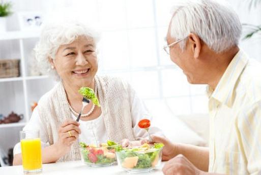 老人吃水果六種錯(cuò)誤方法 這樣吃傷害身體