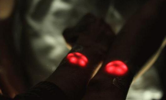 生物黑客將LED燈移植體內(nèi)