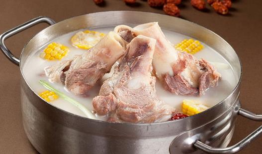 喝骨頭湯能否促進(jìn)骨折愈合？骨折吃什么好？