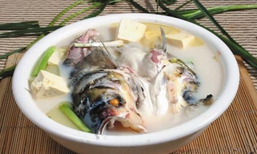 燉魚怎么做好吃？燉魚時(shí)加塊豆腐營養(yǎng)翻倍