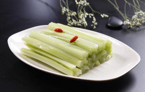 冬季血壓高 吃點(diǎn)西芹輔助降壓