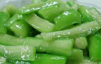 絲瓜的養(yǎng)生功效 女性吃絲瓜美容淡斑