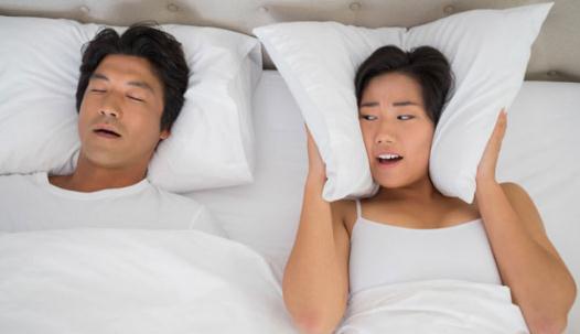 打呼嚕怎么辦？治療打呼嚕的小偏方