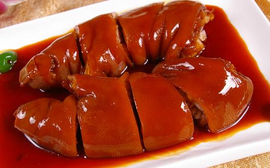 冬天吃豬蹄保健進(jìn)補 應(yīng)少放鹽不放味精