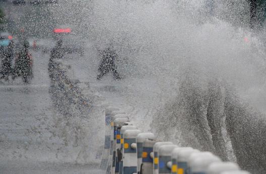 暴雨內(nèi)澇行人如何保人身安全？下雨天注意事項(xiàng)