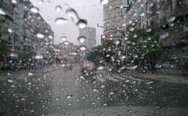 暴雨中開車我們需要注意什么？