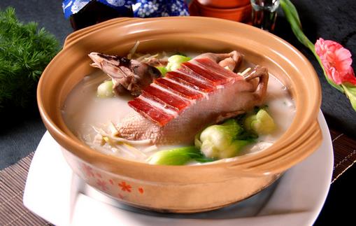 煲湯多久合適？煲出美味湯的八個(gè)竅門(mén)
