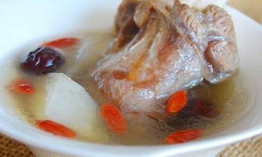 潤膚防燥的中醫(yī)特質(zhì)食療藥湯