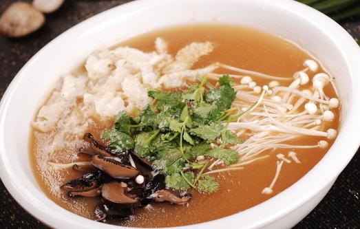 冬季養(yǎng)生用湯品 三絲魚(yú)肚羹就不錯(cuò)