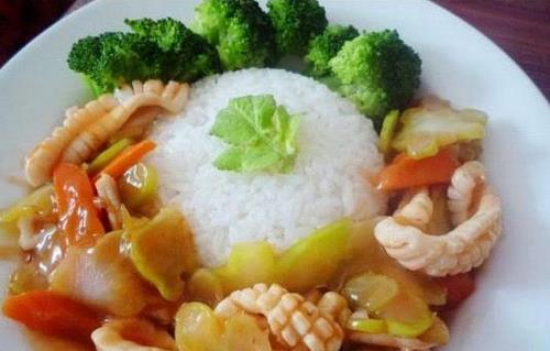 上班族中午要少吃蓋澆飯 當(dāng)心三大“硬傷”