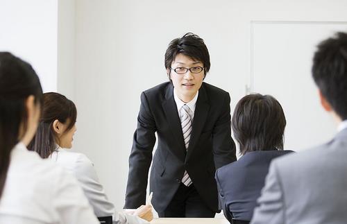 久坐不動(dòng)易致不孕 白領(lǐng)久坐易患六疾病