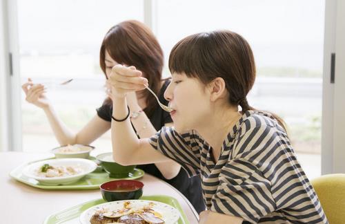 白領(lǐng)晚餐不宜吃紅薯 養(yǎng)生保健一日三餐怎么吃？