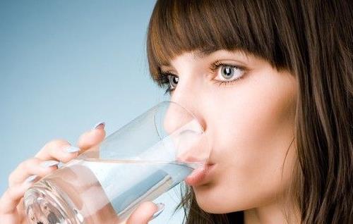 上班族怎么健康喝水 飲水機(jī)的千滾水能喝嗎？