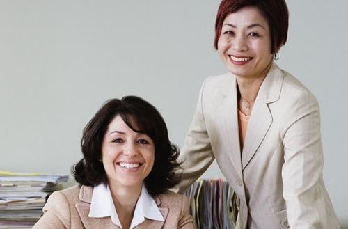 紅粉兵法：職場(chǎng)女白領(lǐng)的巧言秘笈