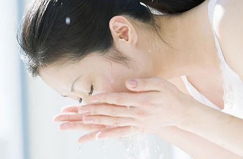 秋季補(bǔ)水 做個(gè)“水”美人
