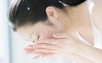 秋季補(bǔ)水 做個“水”美人