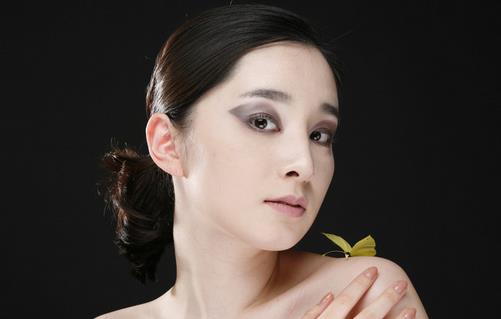 干性皮膚應(yīng)該怎樣保養(yǎng)