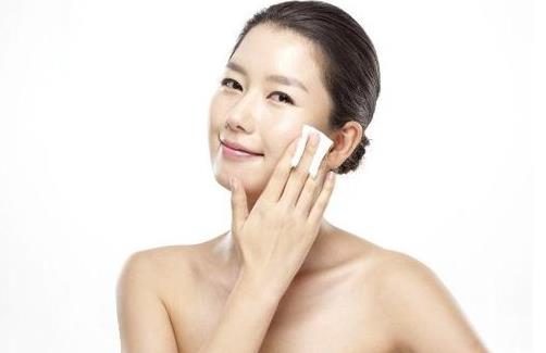 過(guò)度保養(yǎng)毀膚有可能就是自我毀容