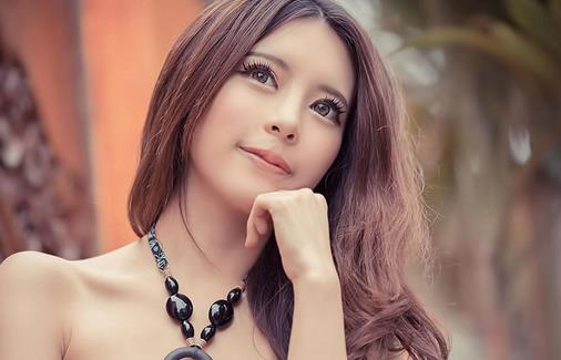 女生頭發(fā)干枯毛躁怎么辦才好?