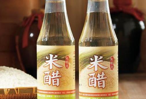 早晨洗臉?biāo)屑狱c“料” 六十歲不長斑！