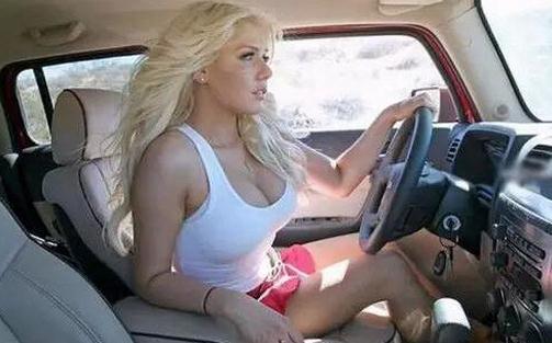 新手必看：盤(pán)點(diǎn)開(kāi)車(chē)停車(chē)的技巧