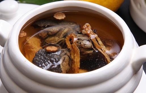常喝5款養(yǎng)顏湯 紅潤臉色喝出來