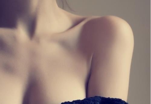 乳房脹痛警惕乳腺增生 7個脹痛要注意
