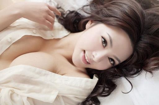 女性乳房過(guò)小的原因 如何告別乳房過(guò)小