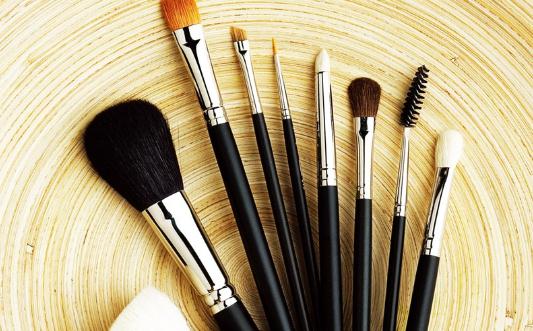 教你巧用過(guò)期化妝品