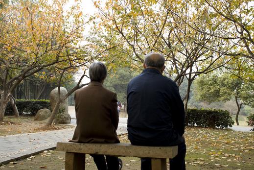 老人想要長(zhǎng)壽回到故鄉(xiāng)