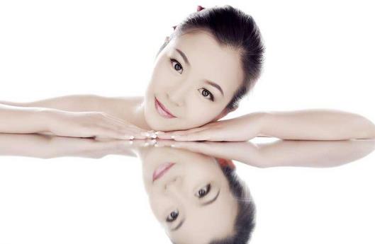 肌膚愛(ài)長(zhǎng)痘 養(yǎng)成幾個(gè)好習(xí)慣少長(zhǎng)痘