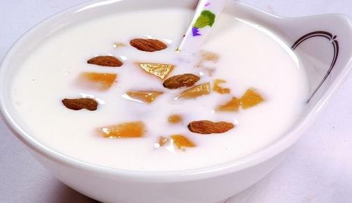 上班族零食應(yīng)吃的健康 餐后喝酸奶潤腸又減肥