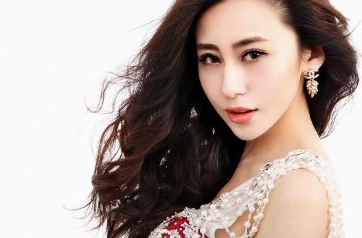 頭發(fā)沒(méi)干就睡覺(jué)？危害大大滴