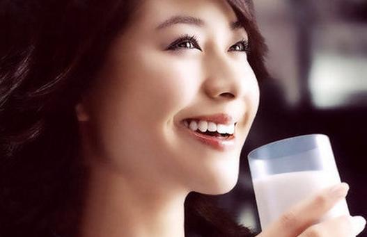 女人改善情緒多吃三類(lèi)食物