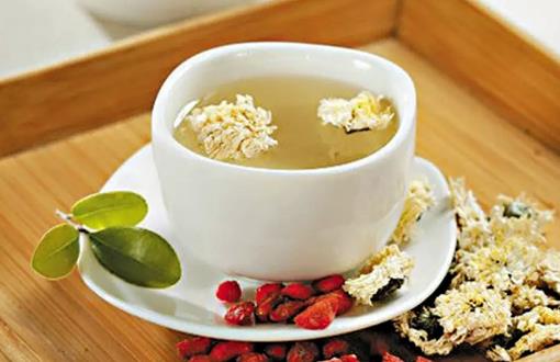 多吃“養(yǎng)眼”食品 防老年性白內障