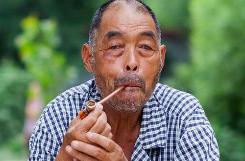 吸煙可引發(fā)冠心病！