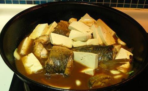 做一道營(yíng)養(yǎng)美味豆腐梭魚湯
