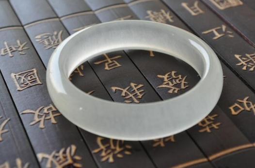 保養(yǎng)藍(lán)田玉的注意事項(xiàng)