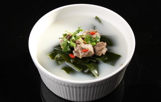 學(xué)做一份補(bǔ)鈣海帶排骨湯吧！