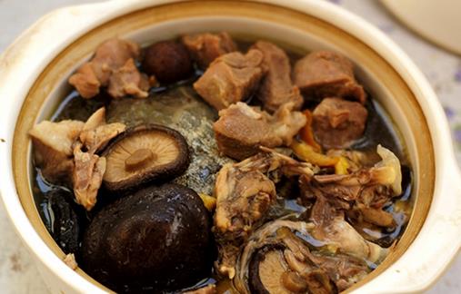 女人補(bǔ)血藥膳：甲魚羊肉湯的做法