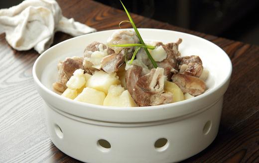 燉羊肉加點(diǎn)黑豆更健康
