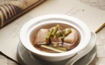 季節(jié)交替腸胃不適？石斛燉豬瘦肉來調(diào)理