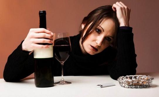 女人抽煙又喝酒？對卵子危害大！