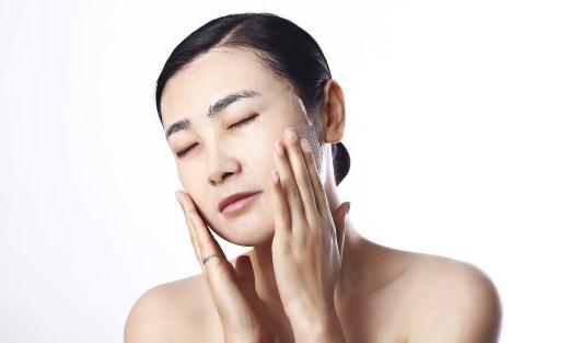 秋季護(hù)膚補(bǔ)水的誤區(qū)